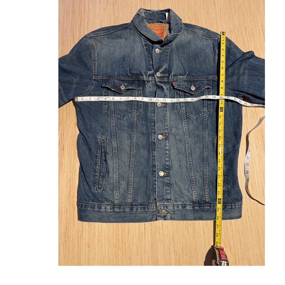 Levi's Mens Trucker Denim Jacket Medium Wash Blue Cotton XL Distressed Collar 37 - Picture 7 of 7